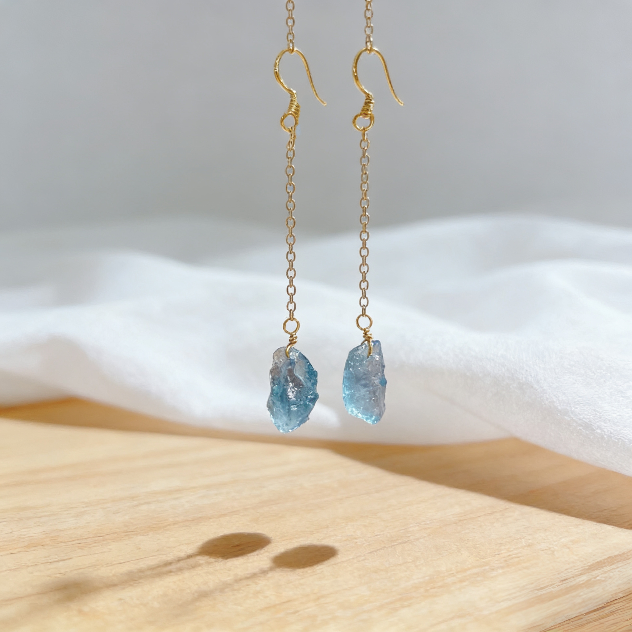 Brinco de Água-marinha Natural - Serenidade, Clareza e Equilíbrio Emocional