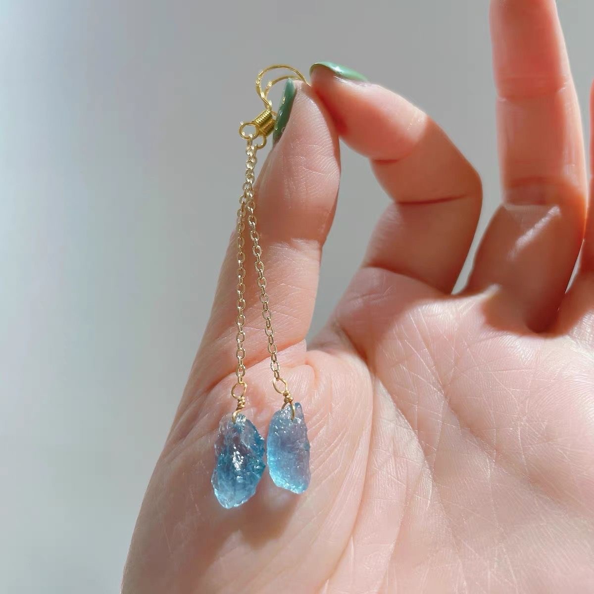 Brinco de Água-marinha Natural - Serenidade, Clareza e Equilíbrio Emocional - Image 3